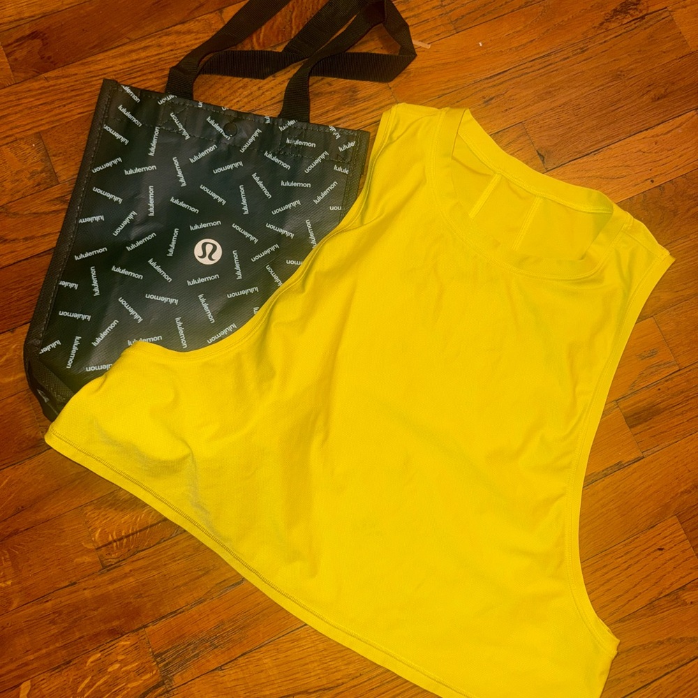 Lululemon muscle tee